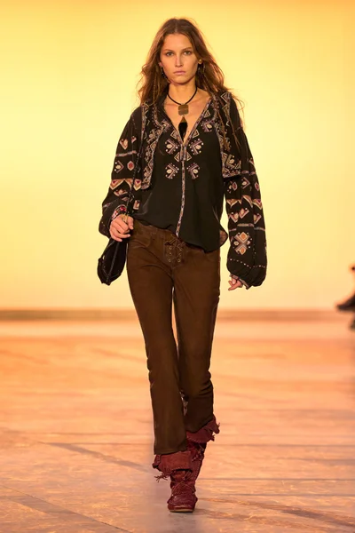 Look 17
